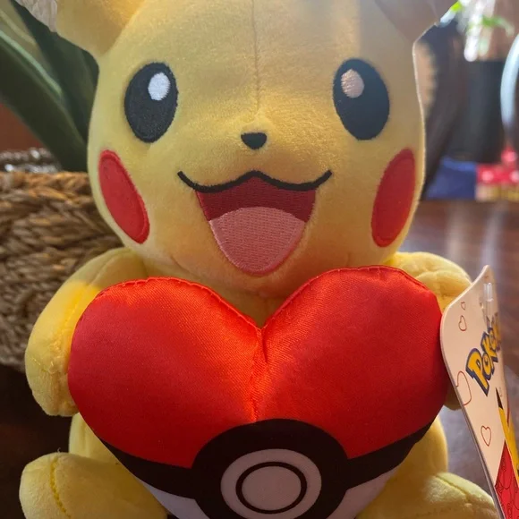 Pokemon Pikachu Yellow Plush with Heart - Picture 2 of 10